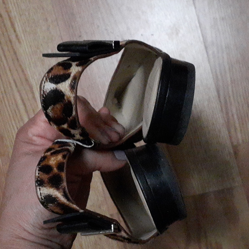 Shoes - Picture 3 of 4